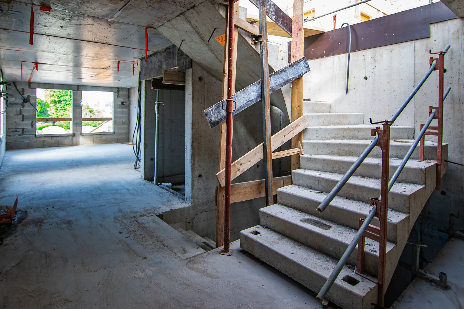 Photographe BTP, escalier en béton brut sur chantier