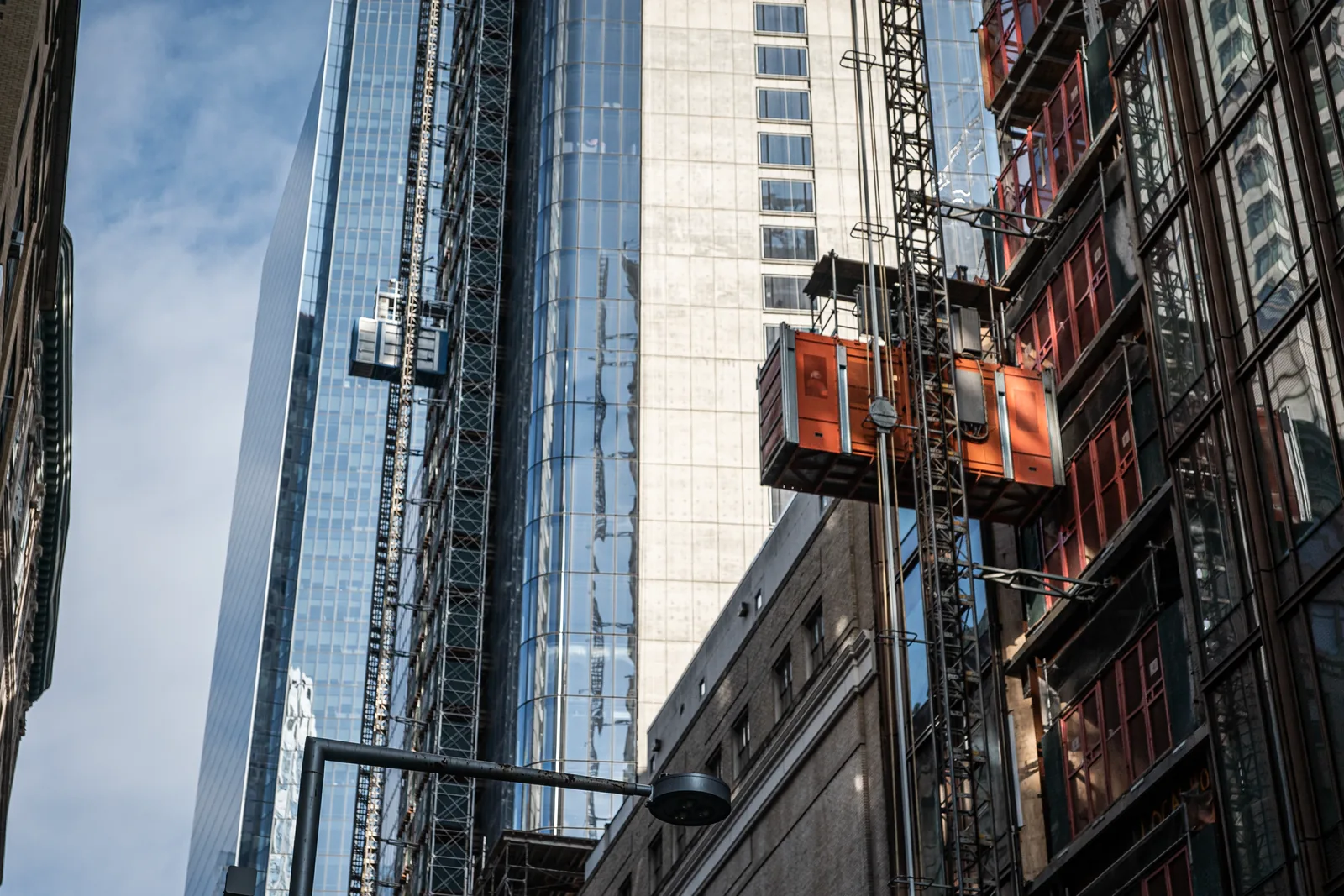 Photographe architecture, gratte-ciel en chantier urbain