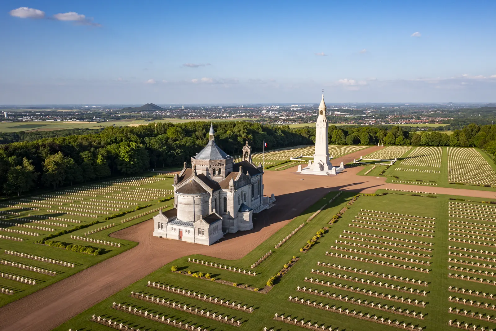 Vue drone, mémorial institutionnel en Hauts-de-France