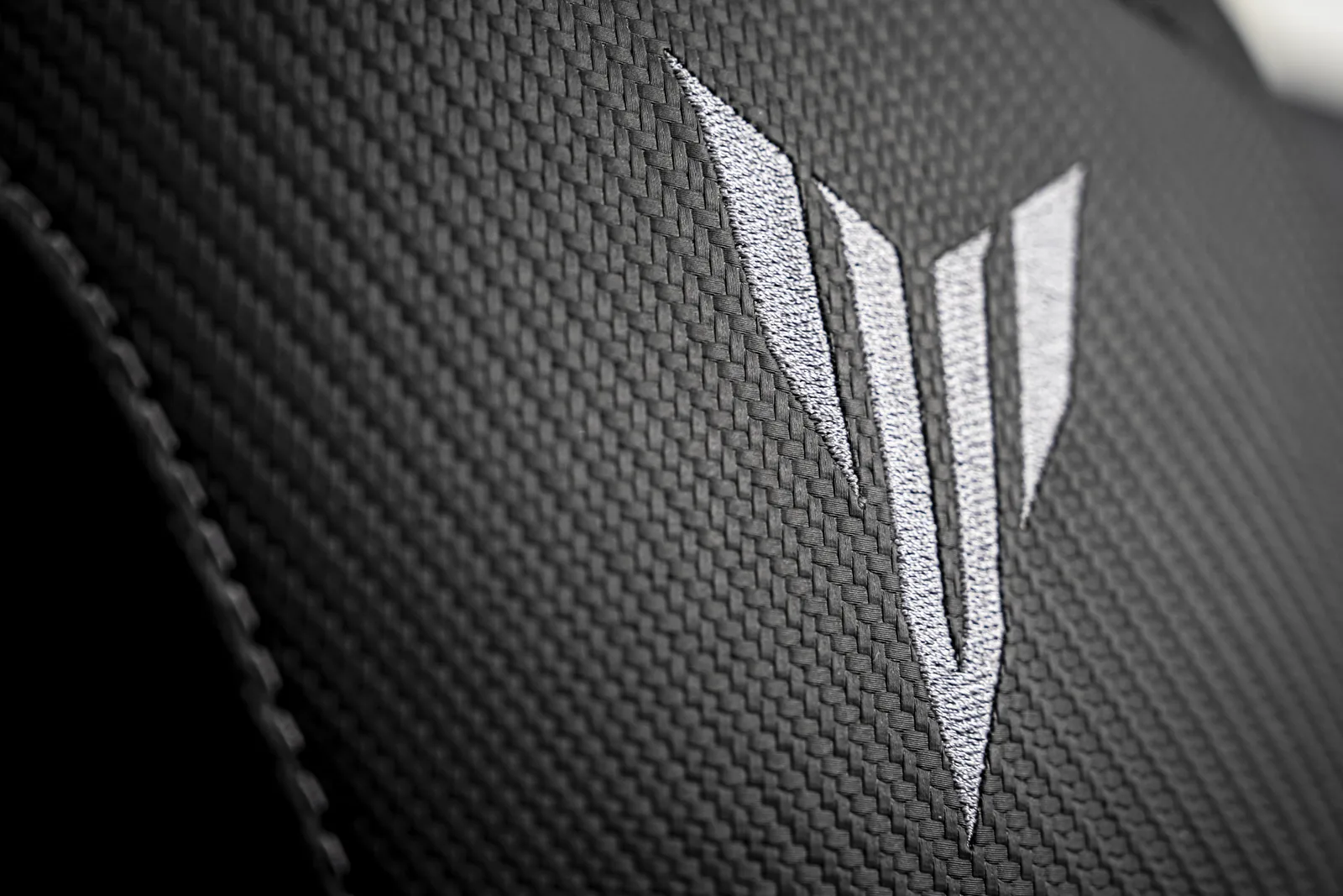 Photographie produit artisan, broderie textile Rutko